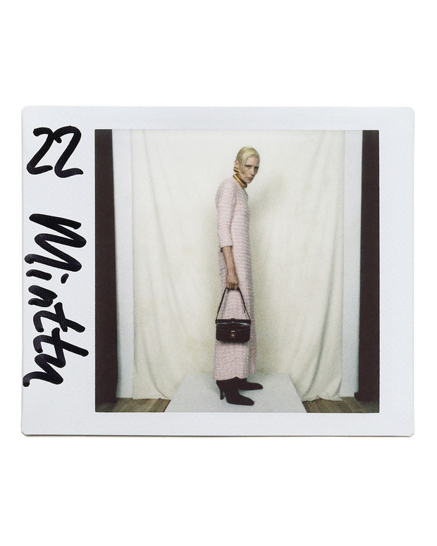 Balenciaga Pre-Fall 2022. W świecie bez internetu