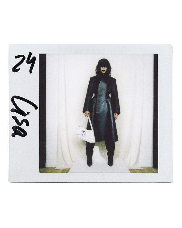 Balenciaga Pre-Fall 2022. W świecie bez internetu