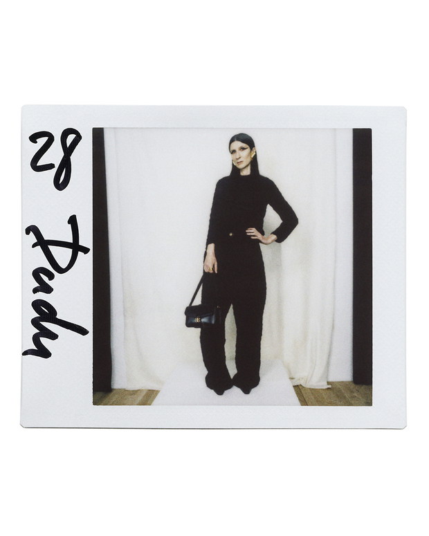 Balenciaga Pre-Fall 2022. W świecie bez internetu