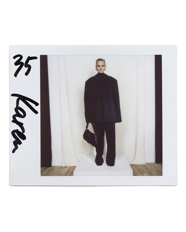 Balenciaga Pre-Fall 2022. W świecie bez internetu