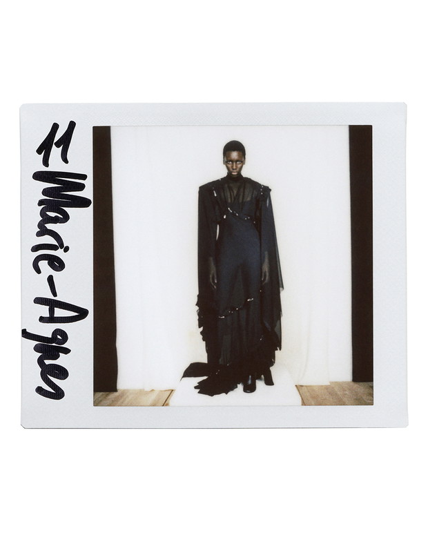 Balenciaga Pre-Fall 2022. W świecie bez internetu