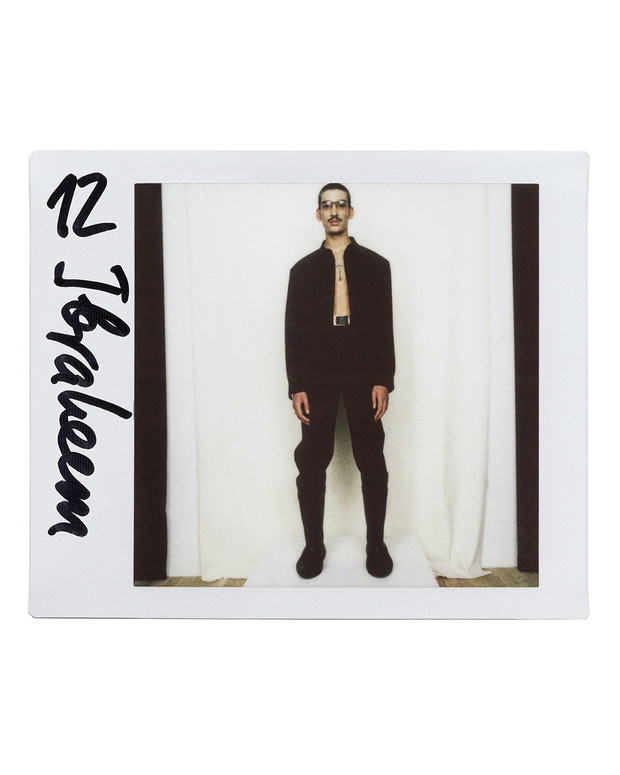 Balenciaga Pre-Fall 2022. W świecie bez internetu