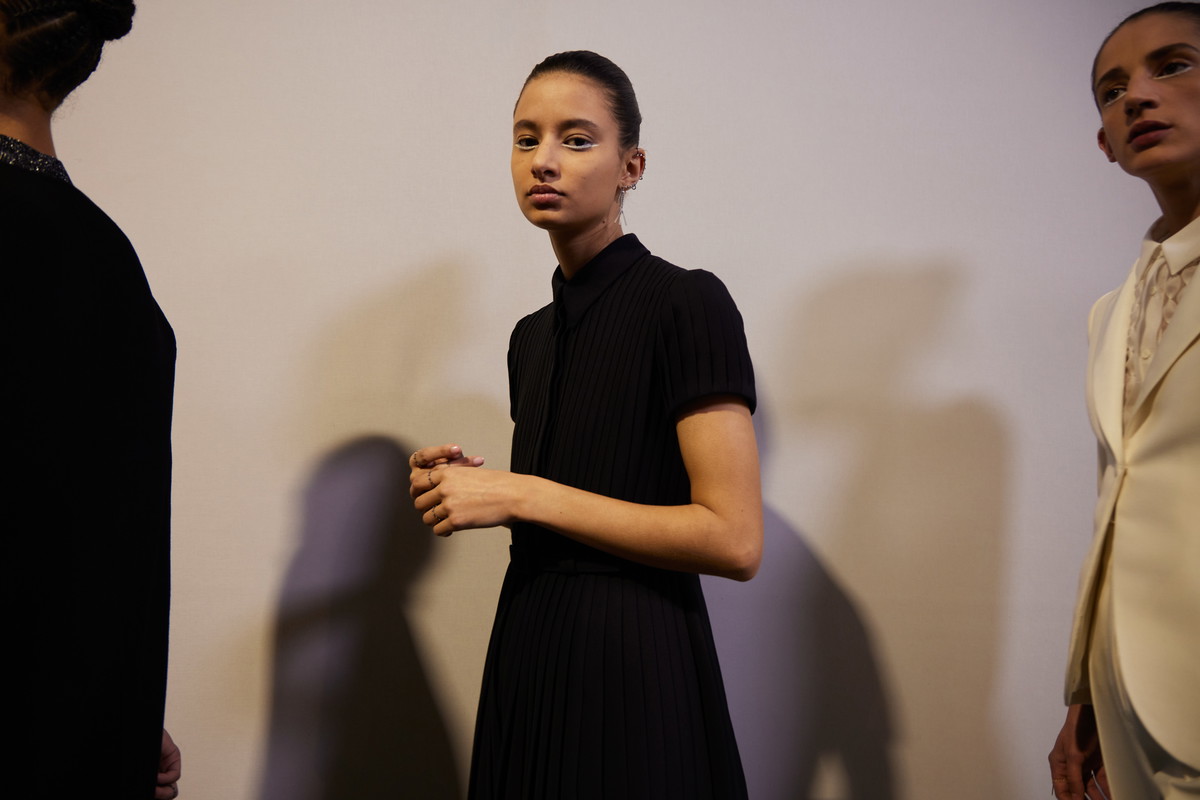 Backstage pokazu Dior haute couture wiosna-lato 2022