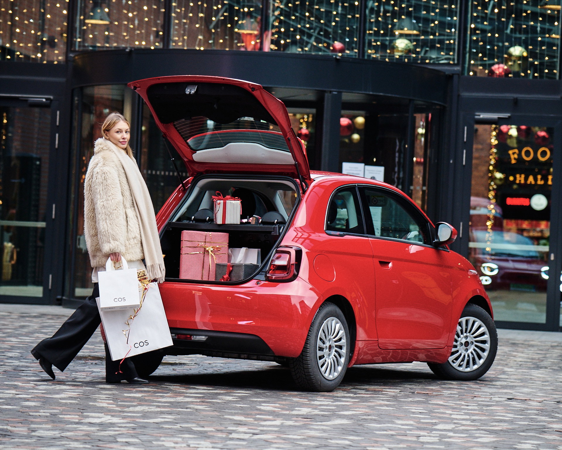 Uroczo-gorący Fiat 500 (RED) z miejsca skradnie Twoje serce. Za co my pokochałyśmy nowy model włoskiej marki?