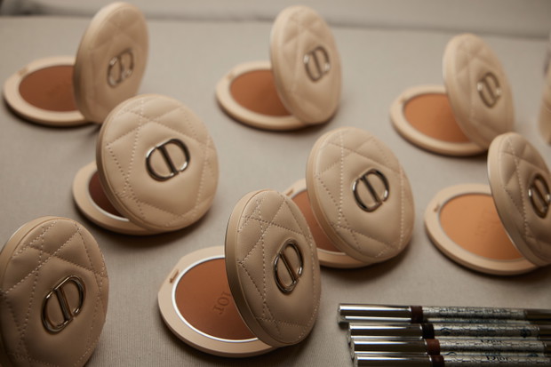 Backstage pokazu Dior haute couture wiosna-lato 2022