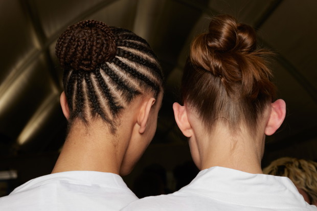 Backstage pokazu Dior haute couture wiosna-lato 2022