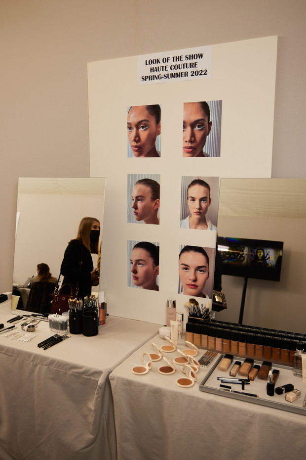 Backstage pokazu Dior haute couture wiosna-lato 2022