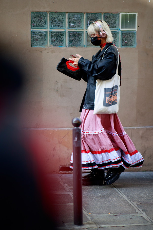 Paryski styl: street fashion z tygodnia mody w Paryżu