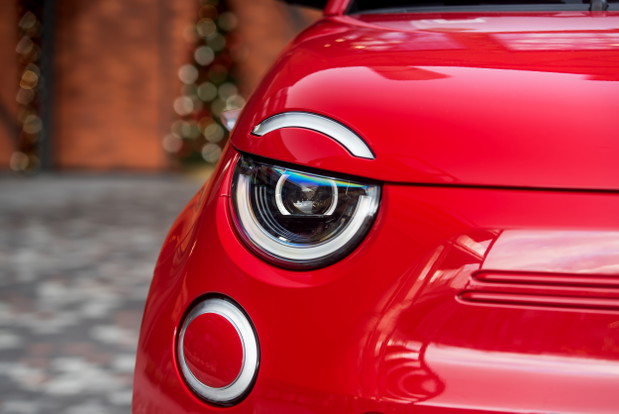 Uroczo-gorący Fiat 500 (RED) z miejsca skradnie Twoje serce. Za co my pokochałyśmy nowy model włoskiej marki?
