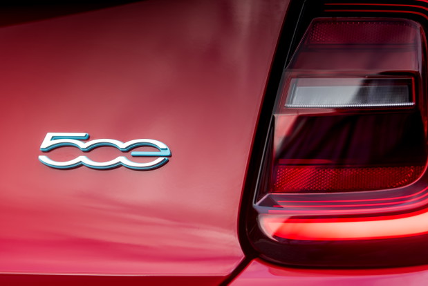 Uroczo-gorący Fiat 500 (RED) z miejsca skradnie Twoje serce. Za co my pokochałyśmy nowy model włoskiej marki?