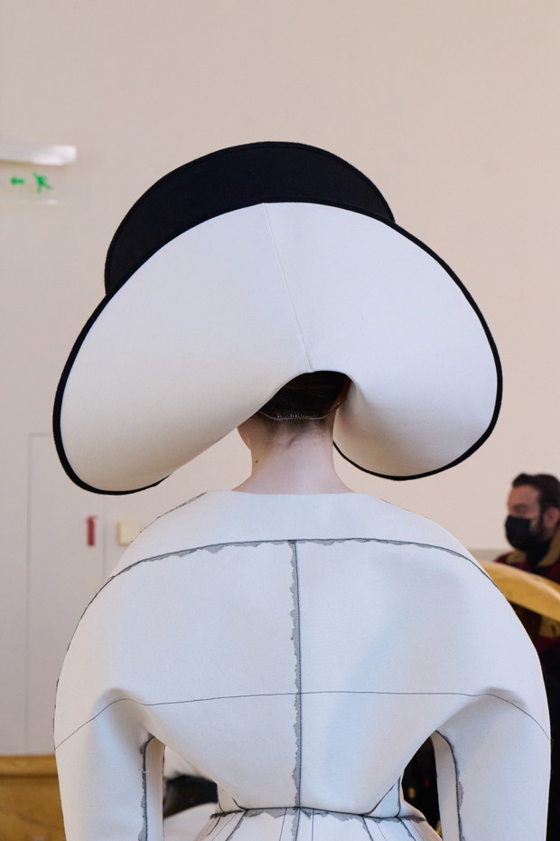 Kolekcja Schiaparelli haute couture wiosna-lato 2022