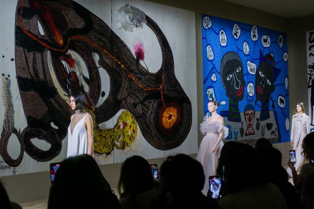 Wybieg Dior haute couture wiosna-lato 2022