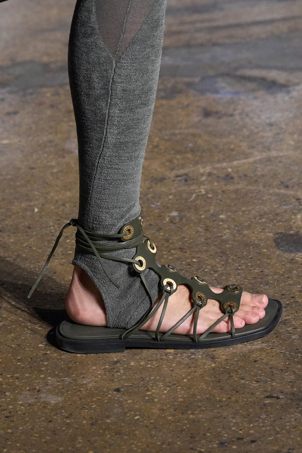 Modne buty 2022: z wybiegu