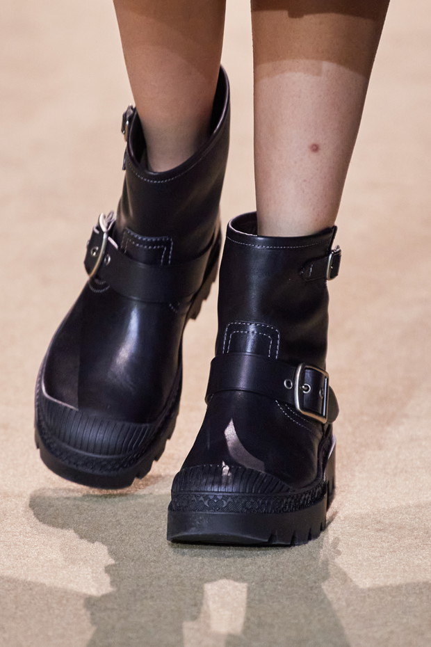 Modne buty 2022: z wybiegu