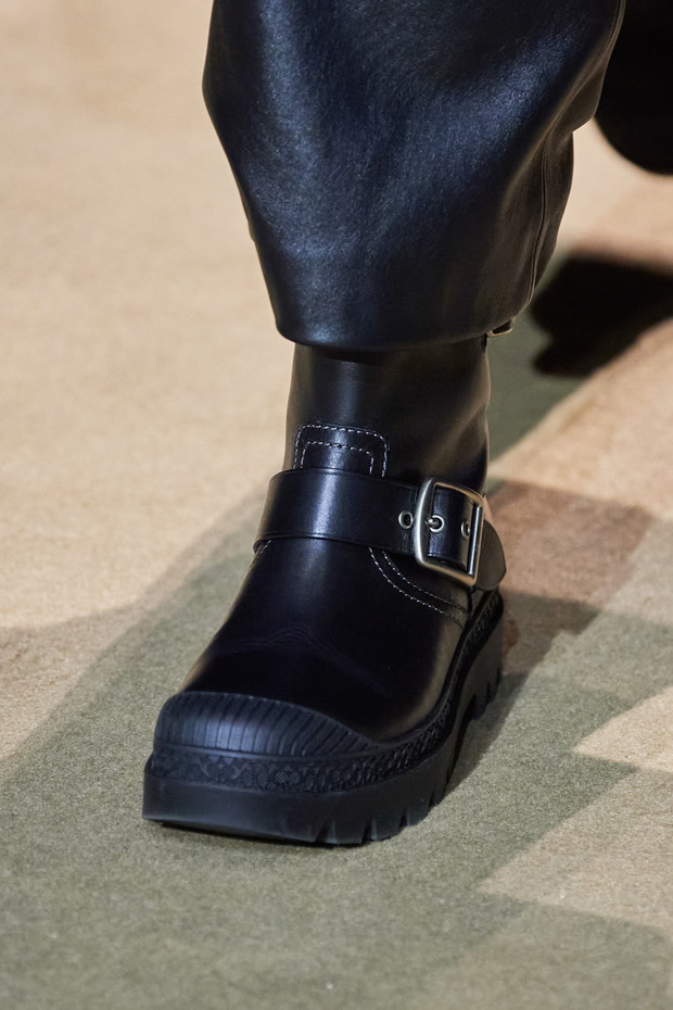 Modne buty 2022: z wybiegu
