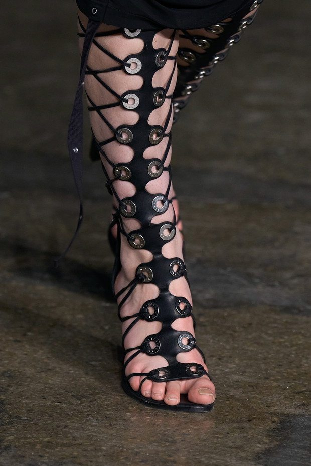 Modne buty 2022: z wybiegu
