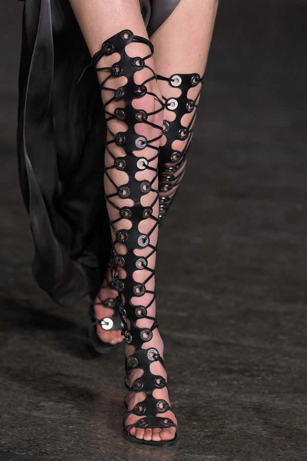 Modne buty 2022: z wybiegu