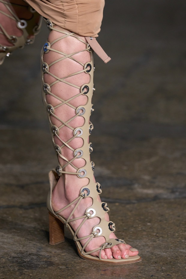Modne buty 2022: z wybiegu