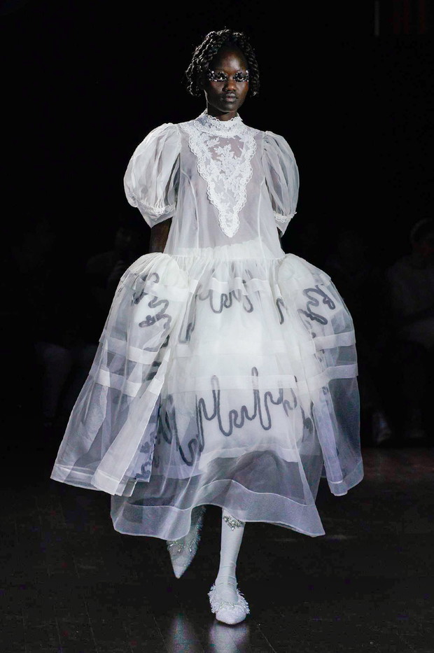 Simone Rocha jesień-zima 2022/2023