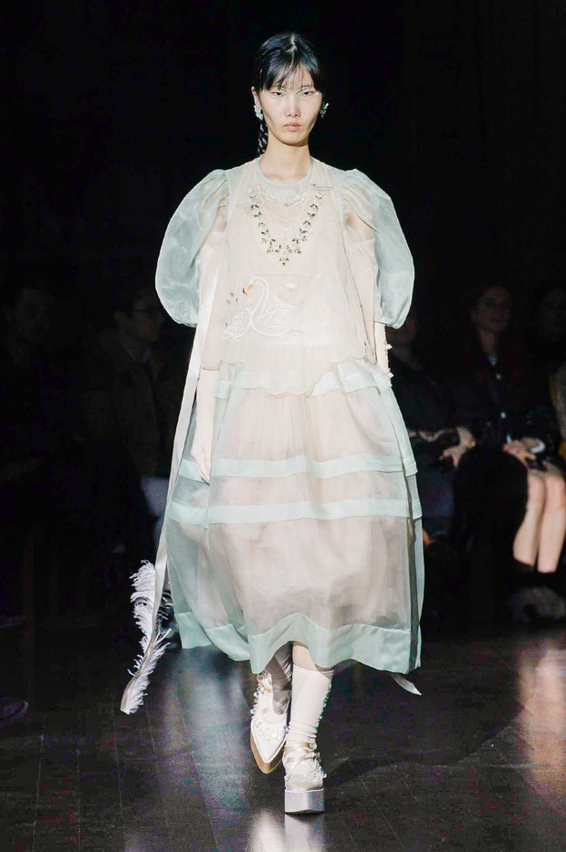 Simone Rocha jesień-zima 2022/2023