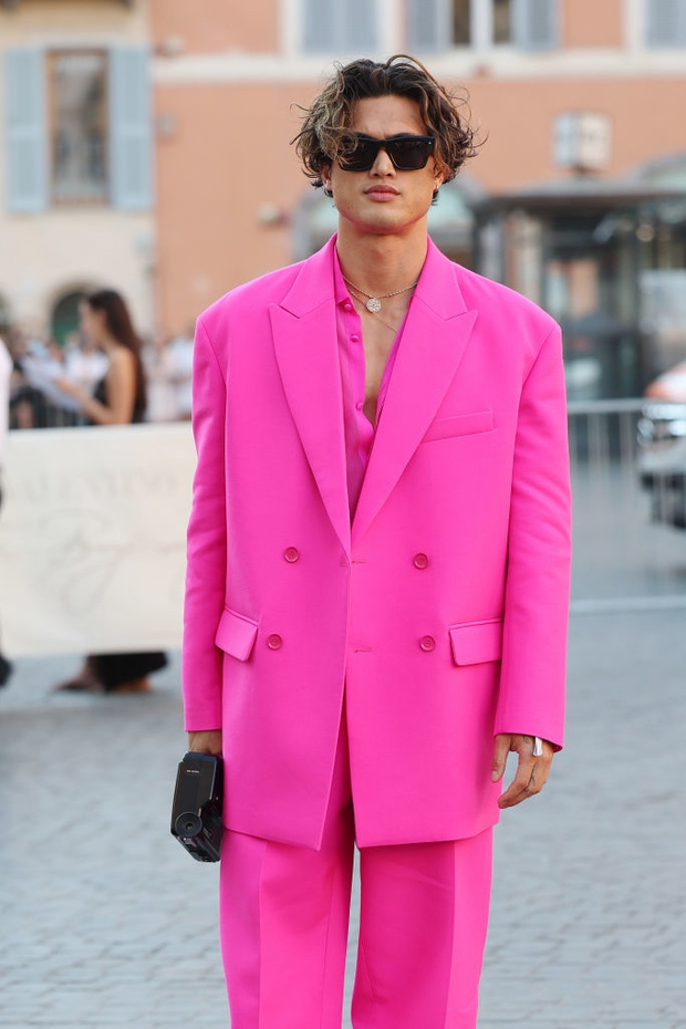 Valentino Haute Couture Fall/Winter 22/23 - Arrivals
