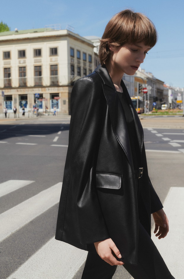 Back to black. Nowa kampania SOLAR