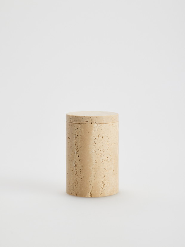 Linia minimalistyczna Reserved