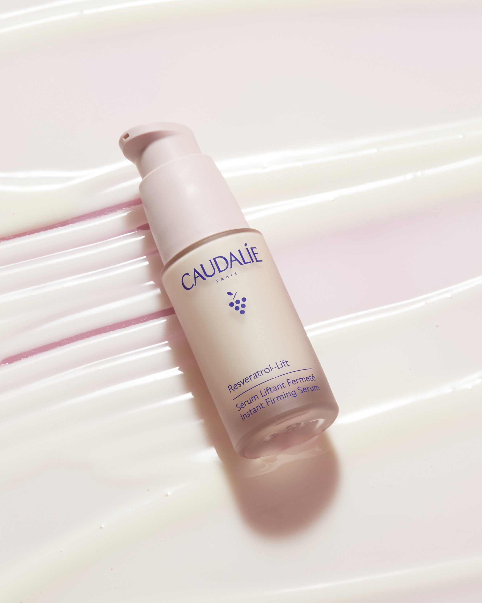Serum liftingująco-ujędrniające Resveratrol-Lift od Caudalie / Mat. prasowe