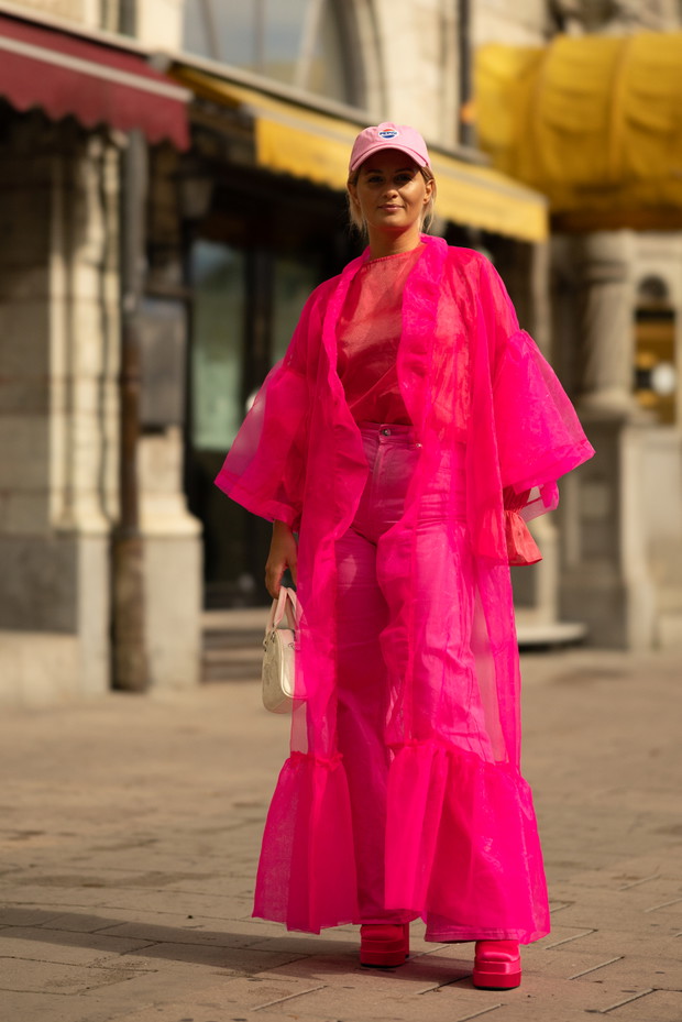 Najlepsze stylizacje na Stockholm Fashion Week wiosna-lato 2023