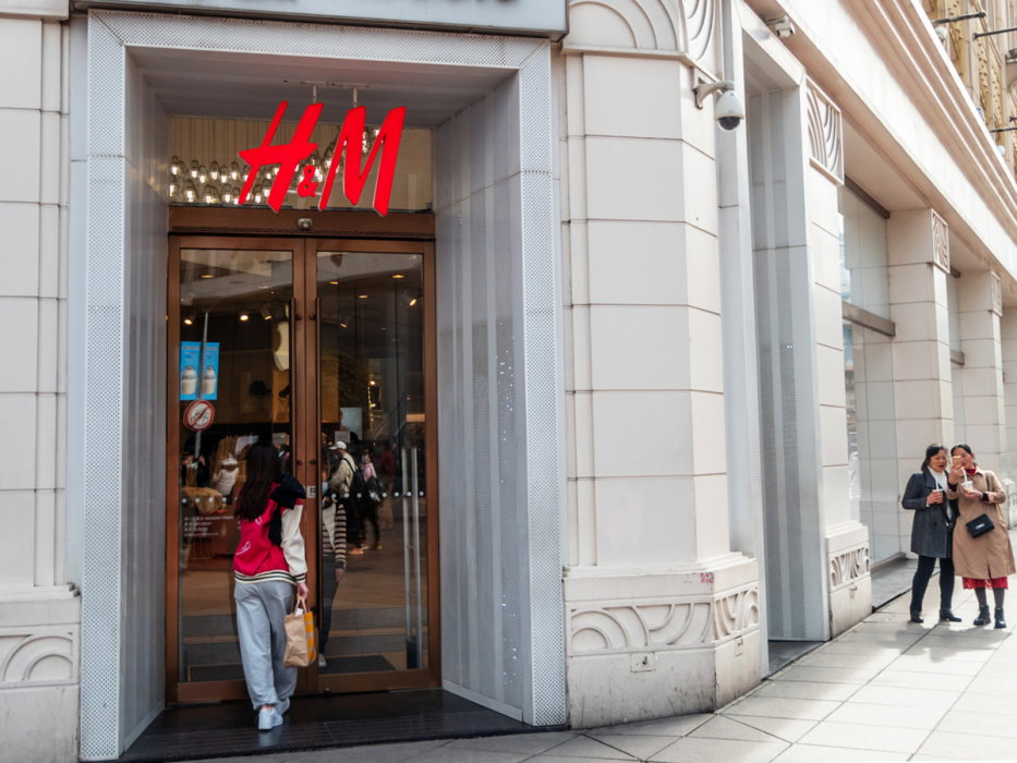Sukienka z H&M w stylu "Rich Mom energy"