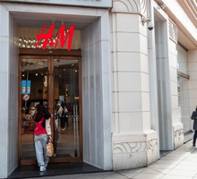 Sukienka z H&M w stylu "Rich Mom energy"