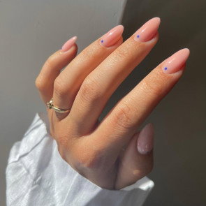 Biab Nails – manicure trwalszy niż hybryda, który noszą Kim Kardashian, Kendall Jenner i Dua Lipa. Wpisuje się w trend “clean mani”