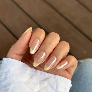 :Butter Glazed French Manicure" to najmodniejszy manicure na lato 2024