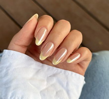 :Butter Glazed French Manicure" to najmodniejszy manicure na lato 2024