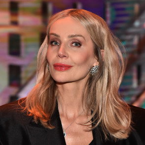 Elegancka Agnieszka Woźniak-Starak lansuje garnitur w stylu quiet luxury. To idealna stylizacja do biura na wiosnę