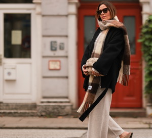 BIRKENSTOCK, Klapki typu mules NAPLES SHEARLING z podszewką