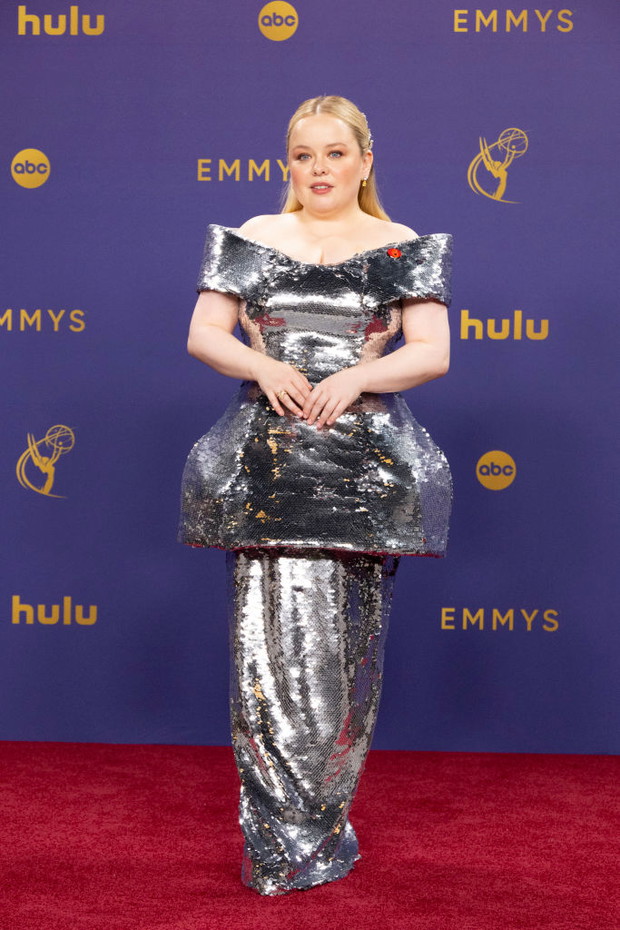 Nicola Coughlan w szytej na zamówienie sukni Prabal Gurung