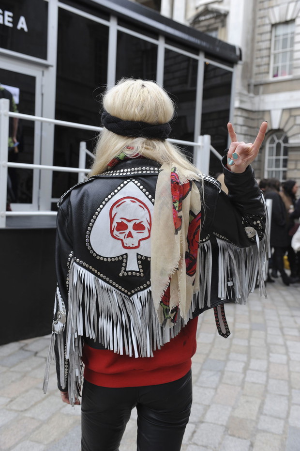 Street fashion z Londynu - modelki po godzinach