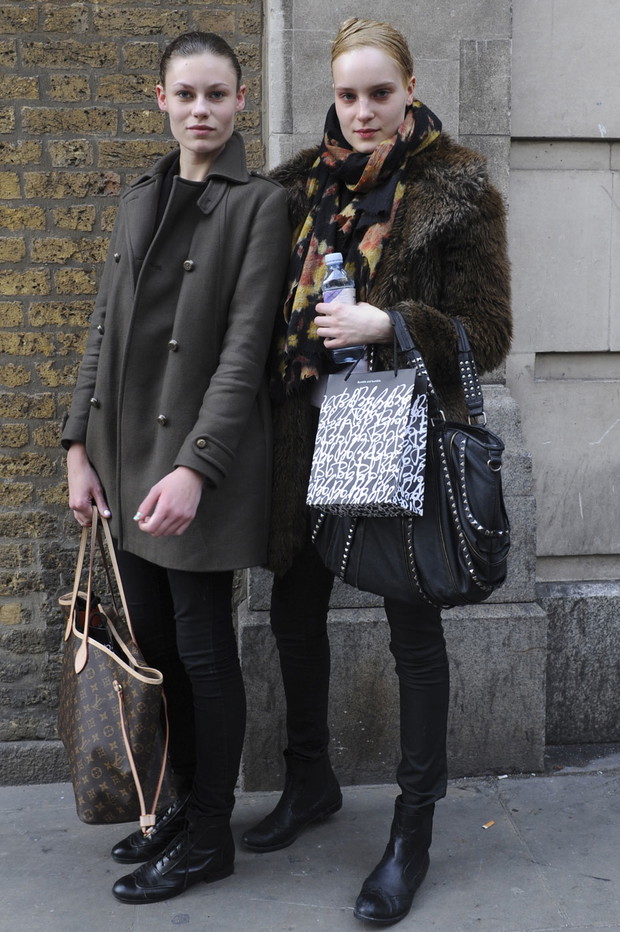 Street fashion z Londynu - modelki po godzinach