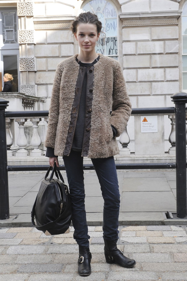 Street fashion z Londynu - modelki po godzinach