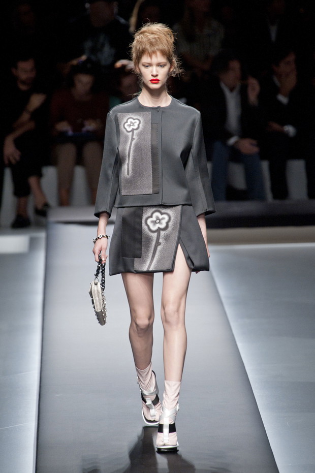 Isabelle Nicolay w pokazie Prada wiosna-lato 2013 / fot. Imaxtree