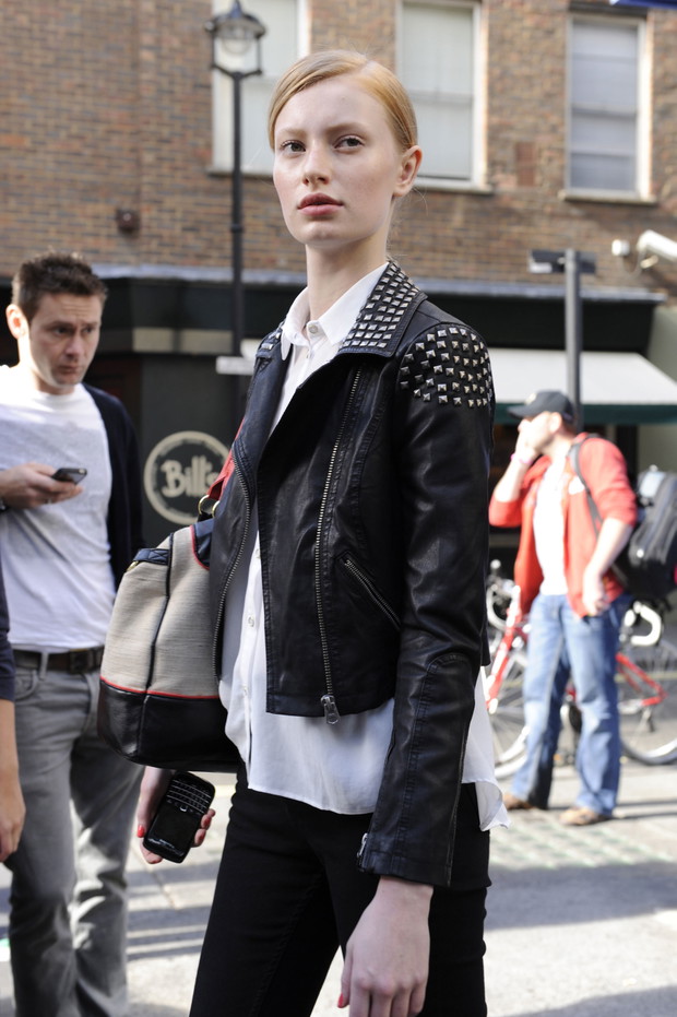 Street fashion: modelki na London Fashion Week