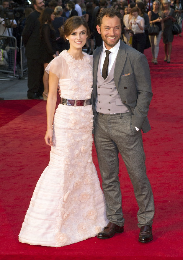 Keira Knightley (w sukni Chanel Couture) i Jude Law na premierze filmu Anna Karenina (fot. Bulls)