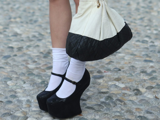 Street fashion: buty widzów Milan Fashion Week Milan
