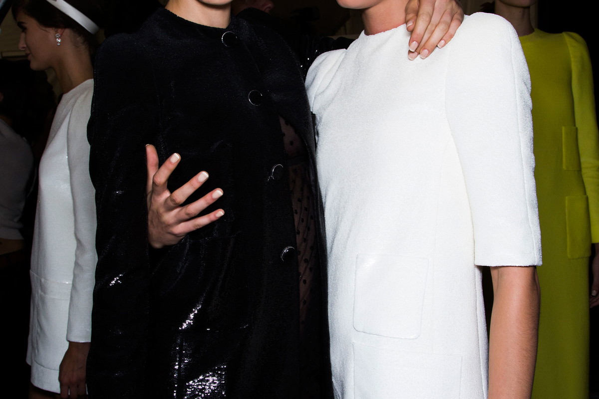 Lindsey Wixson i Cara Delevingne
Backtage Louis Vuitton wiosna-lato 2013 / fot. Imaxtree