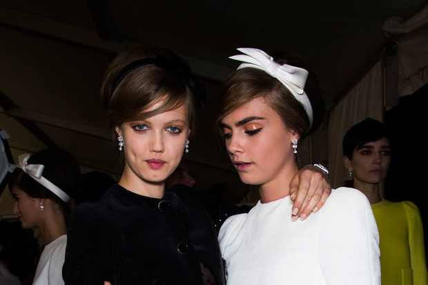 Lindsey Wixson i Cara Delevingne
Backtage Louis Vuitton wiosna-lato 2013 / fot. Imaxtree