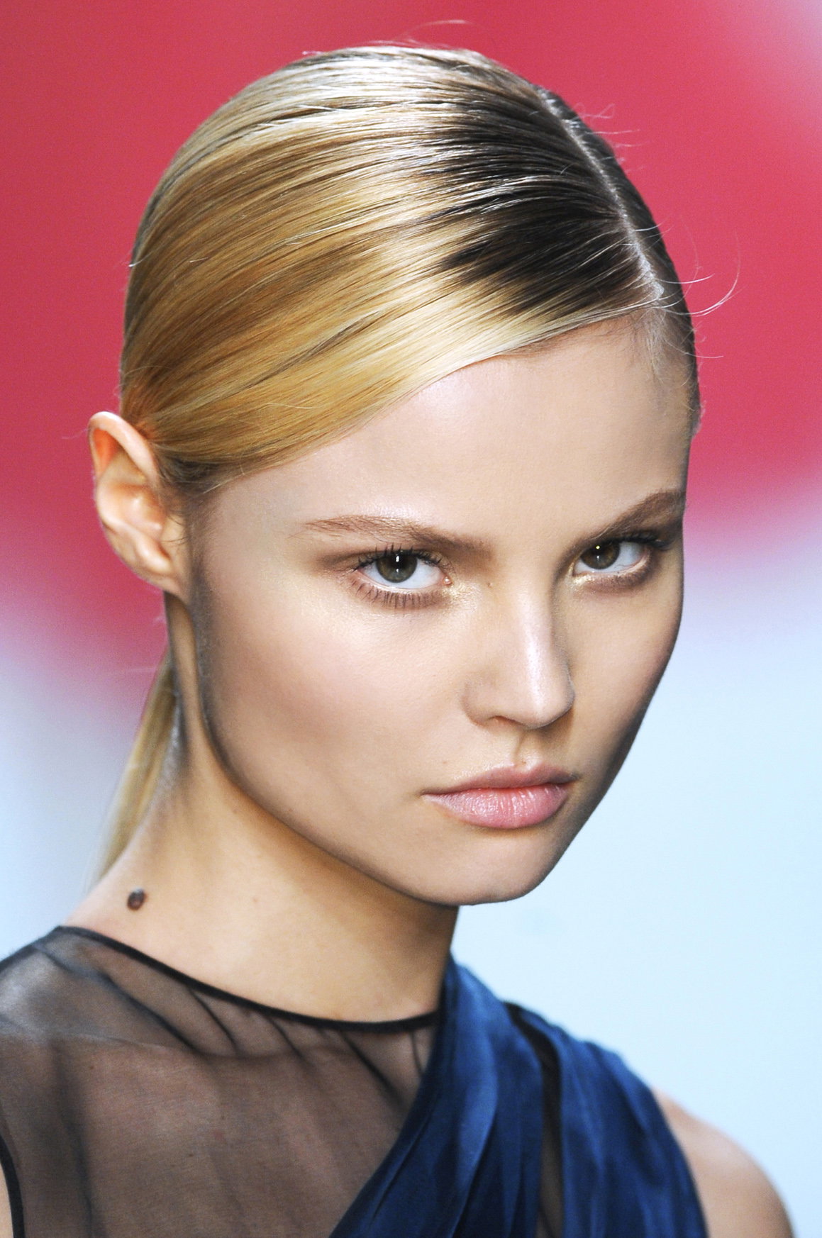 Fryzury: Dior jesień-zima 2012/2013 / fot. Imaxtree
