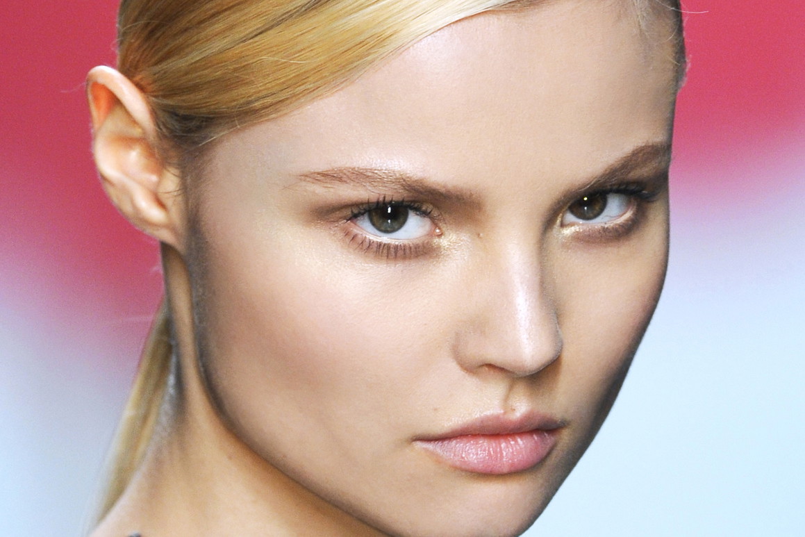 Fryzury: Dior jesień-zima 2012/2013 / fot. Imaxtree