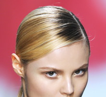 Fryzury: Dior jesień-zima 2012/2013 / fot. Imaxtree