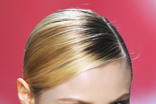 Fryzury: Dior jesień-zima 2012/2013 / fot. Imaxtree